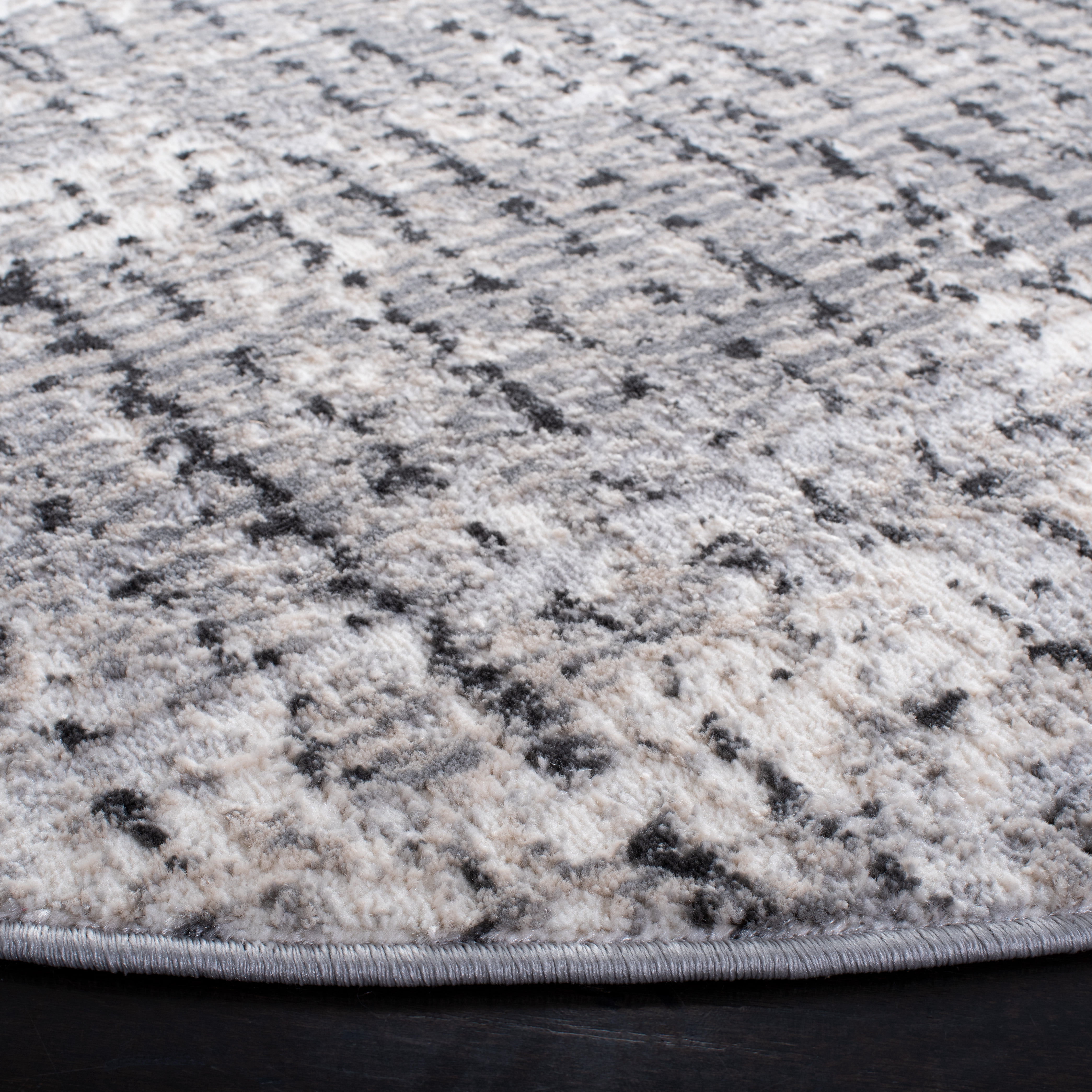SAFAVIEH Lagoon Joleen Diamond Area Rug, Grey/Beige, 6'7" x 6'7" Round