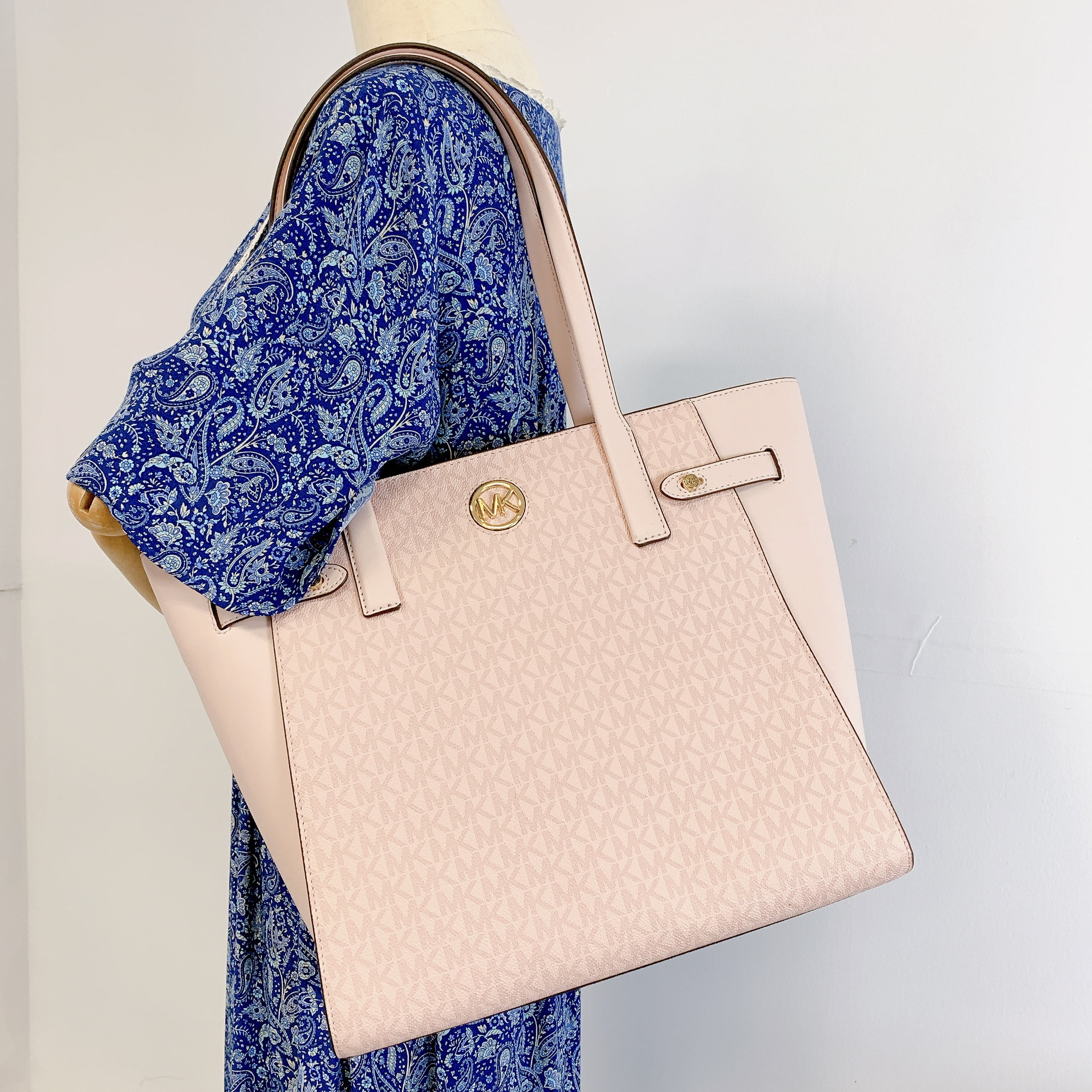 Michael Kors 35S2Gnmt3B Signature Large Carmen Ns Tote Bag In
