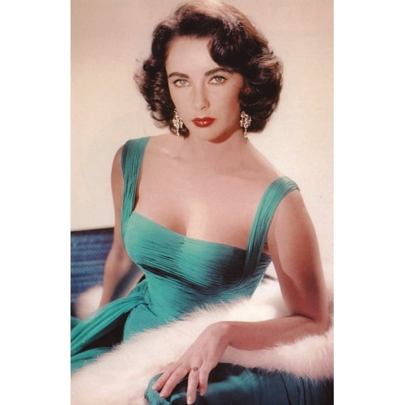 Elizabeth Taylor - Green Dress with Fur Under her Arm Photo Print (8 x 10)