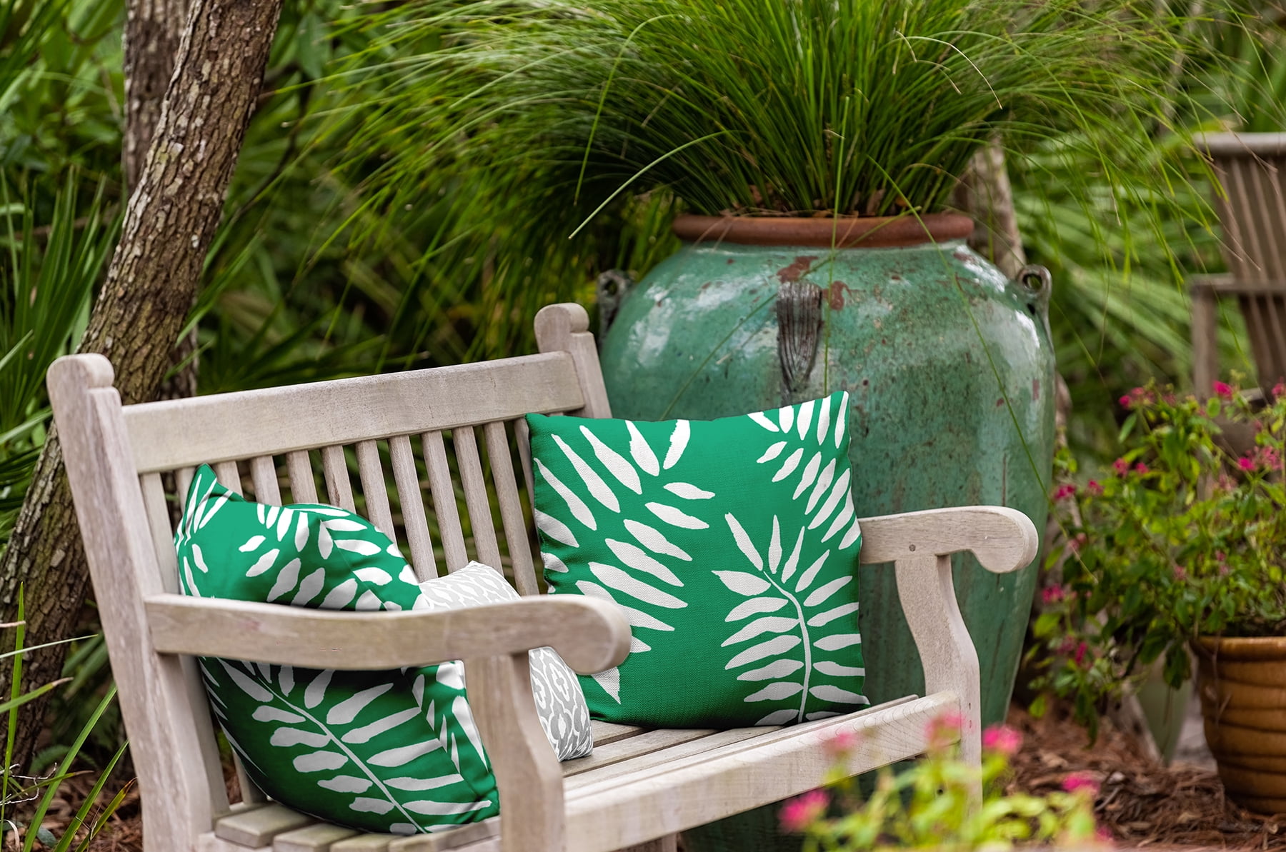 Simply Daisy 20" x 20" Summer Breeze Indoor/Outdoor Throw Pillow, True Mint (1 count)