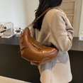 thumbnail image 2 of Bolso Masa Cuerno Vaca Al Aire Libre Gran Capacidad Con Lazo PU para Mujer, 2 of 9