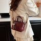 thumbnail image 5 of Bolso pequeño popular popular para mujer 2024 nuevo bolso de mensajero plateado versátil bolso de cubo portátil súper moderno, 5 of 5