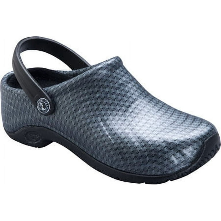 Anywear injected clog outlet