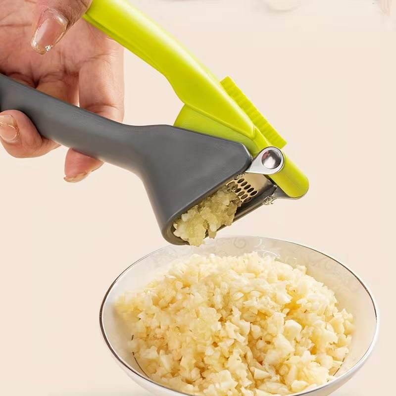Manual garlic masher, kitchen essential garlic press, mixed color garlic grinder, press garlic peeler (random colors)