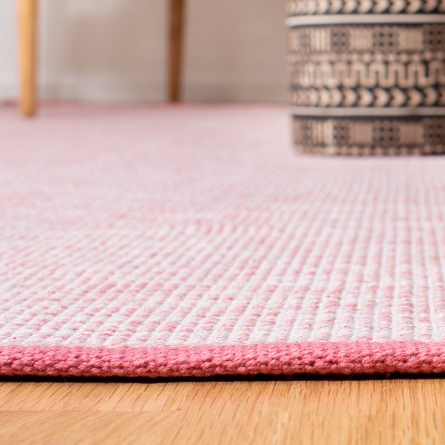 SAFAVIEH Montauk Bernadine Solid Braided Cotton Area Rug, Pink/Fuchsia, 4' x 6'