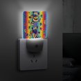 thumbnail image 4 of Osos Bailarines Luz nocturna LED con sensor de anochecer a amanecer para dormitorio, baño, pasillo, escaleras - Lámpara LED nocturna de enchufe, 0.5W - 1 pieza, 4 of 6