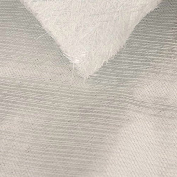 1708 Tissu Biaxial Fiberglass - Tissu Tricoté - 25,3 oz x 50 Pouces de Large, 45/45 Degrés avec Endos de Tapis de 3/4 oz - Renforcement, Tabulation et Réparation pour Bateaux, Pièces de Voiture et Plus - Rouleau de 10 Verges
