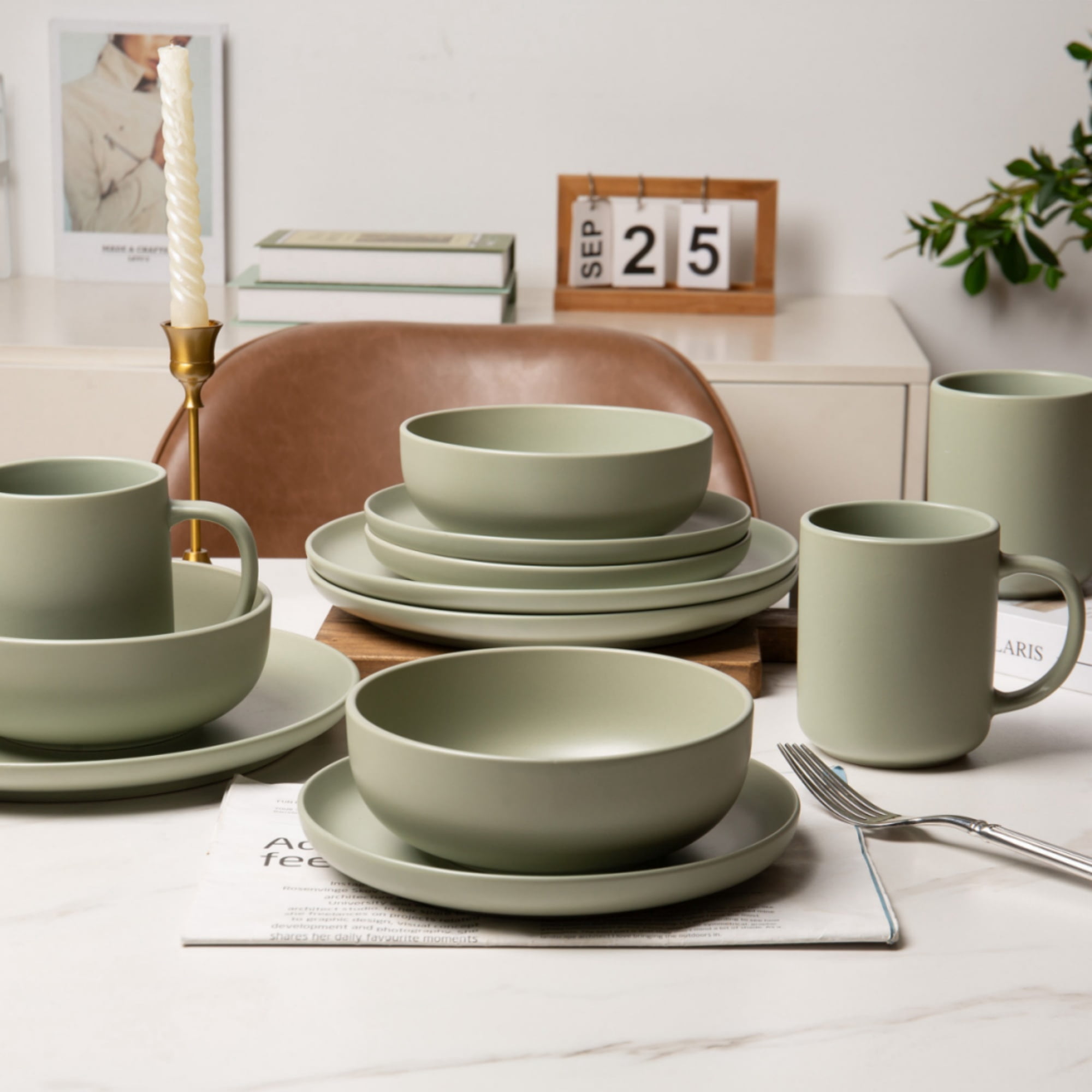 GARITIN 12-Piece Stoneware Dinner Plates Salad Plates Cereal Bowls Set, Microwave Dishwasher Safe Chip Resistant Stackable Matte Glaze Kitchenware Service for 4 Family Dining, Green