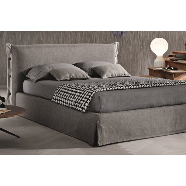 J&M Furniture Giselle Platform Bed