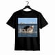 thumbnail image 1 of Camiseta divertida con diseño de gato mordiendo tiburón para amantes de los gatos, 100% algodón, 220 g, calidad prémium., 1 of 6
