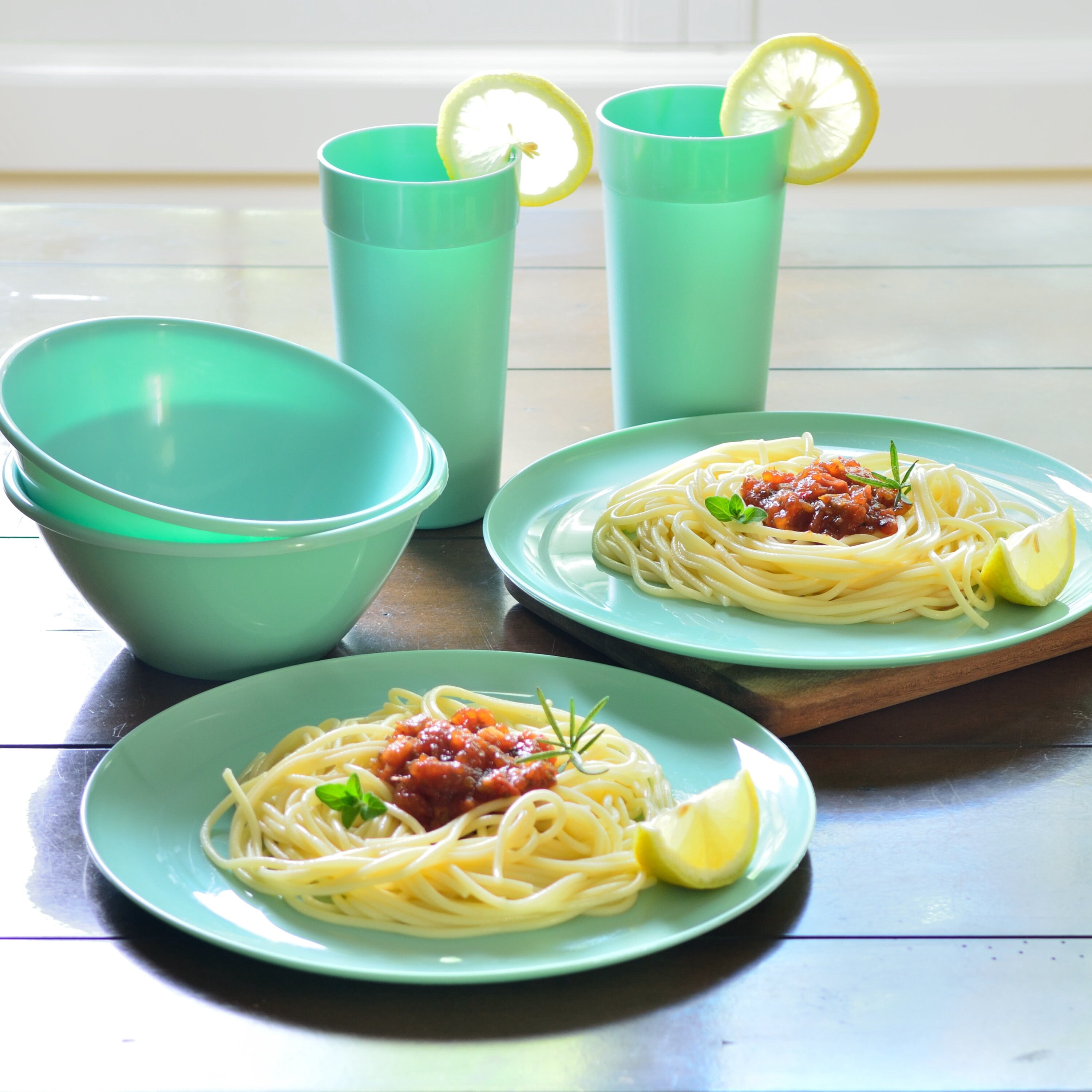 Youngever 18-Piece Plastic Kitchen Dinnerware Set, Plates, Dishes, Bowls, Cups, Service for 6 (Mint Color)
