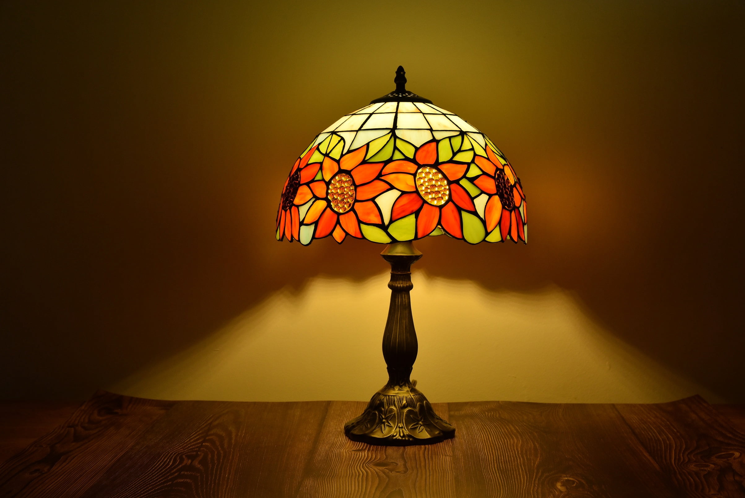 Orinova Tiffany Style Table Lamp Rose Bedside Desk LED Lamp Shades Bedroom Stained-Glass 18.1'' H Multi-Color