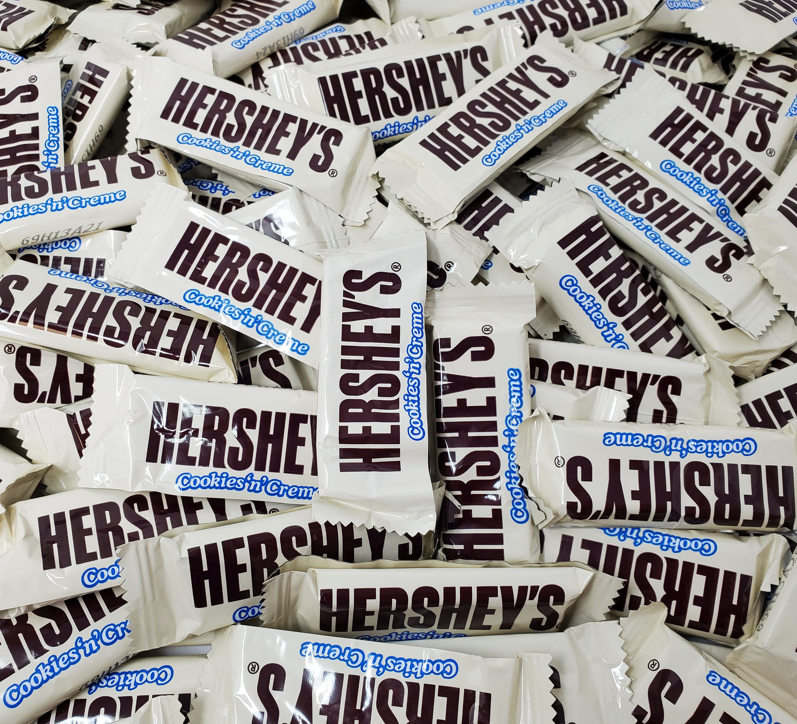 Hershey's Cookies 'n' Crème Snack Size Candy Bar, Bulk 5 Pounds Bag ...