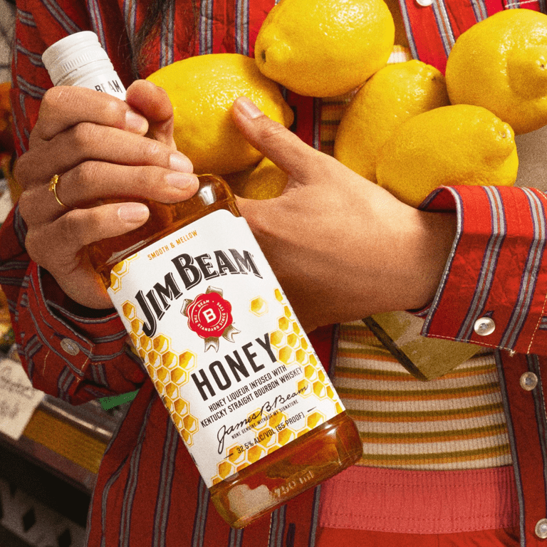 Jim Beam Honey Flavored Whiskey, 750 ml Single Glass Bottle, 32.5