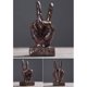 thumbnail image 2 of Decoración de escultura de mano, estatua de dedo, decoraciones de escritorio de resina, marrón, dedo de victoria, 2 of 5