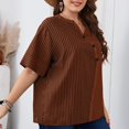 thumbnail image 2 of Top de manga corta para mujer, blusa con cuello en V, costura a rayas, decoración de botones, Top holgado informal de verano, rojo ladrillo XXXL, 2 of 5