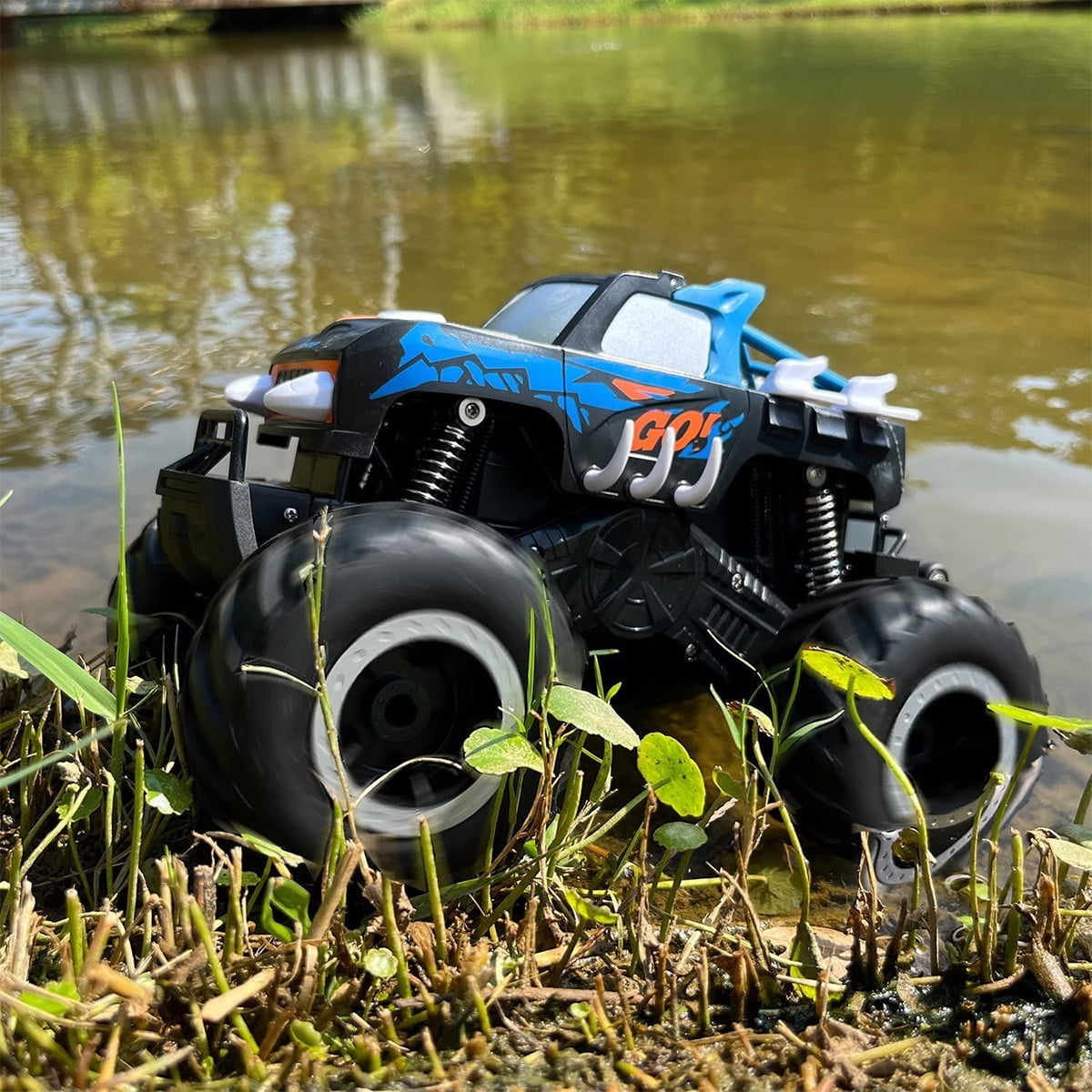 Truck Toys 1:16 Waterproof Monster Rc Cars 2.4 Ghz Amphibious Remote Control Car 4wd all Terrain Off-Road Pickup Trucks for Boys & Girls Kids Gifts Presents