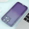 thumbnail image 4 of Funda de silicona con degradado de estrellas para iPhone 15 con película para lente, 4 of 5