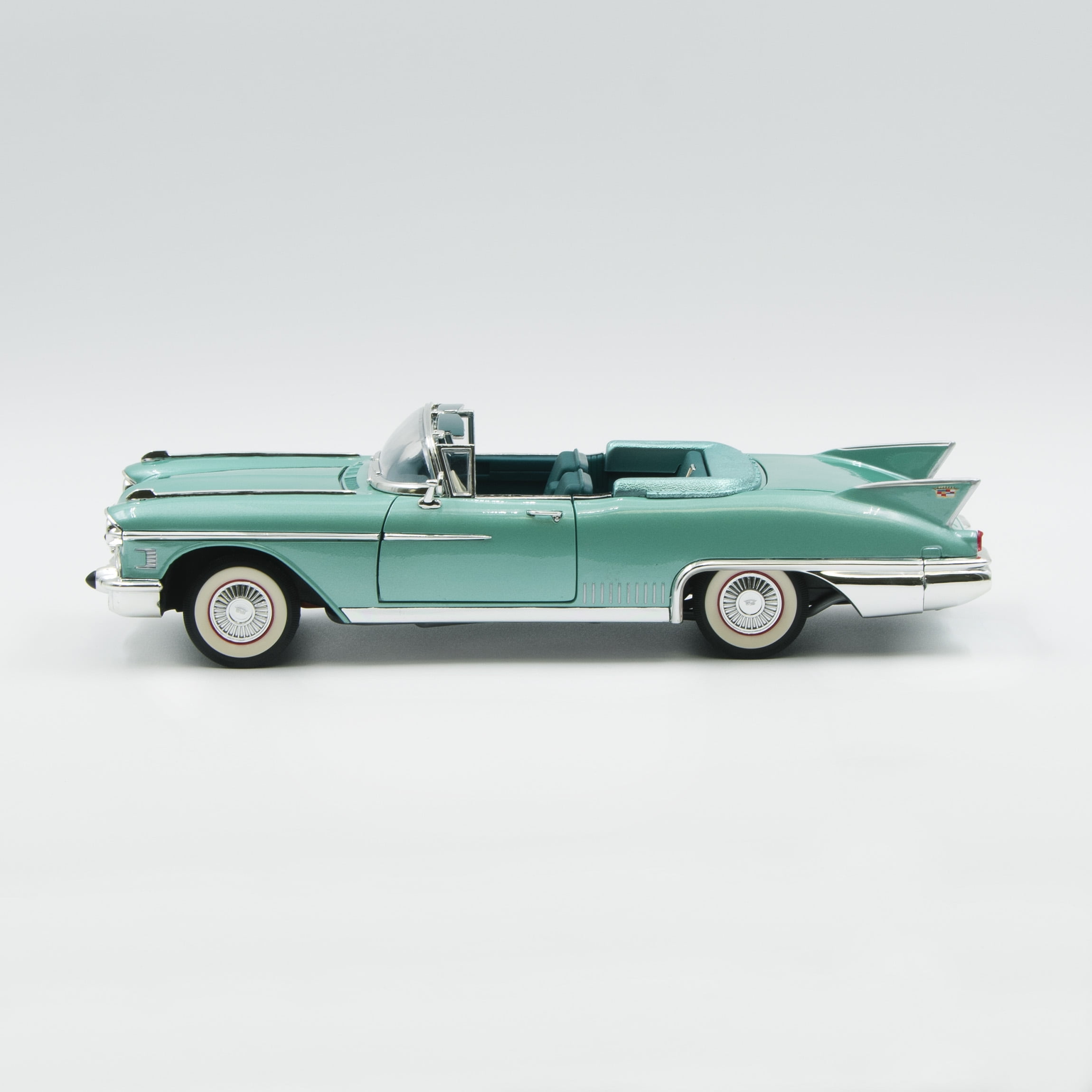 Yat Ming Road Signature 1:18 Diecast Model, 1958 Cadillac Eldorado