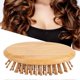 thumbnail image 1 of Peine de madera con dientes anchos y suaves y mango ergonómico para un suave masaje del cuero cabelludo., 1 of 5
