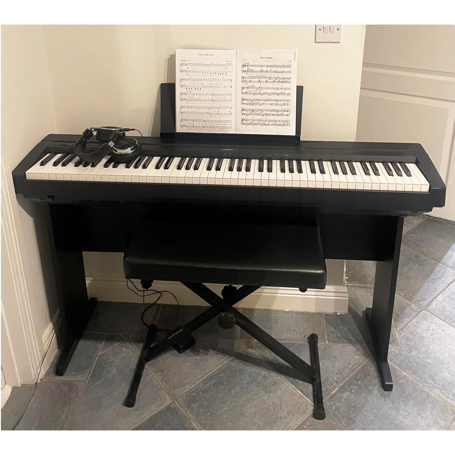 AODSK Digital Piano Stand Adjustable Width Wooden Furniture Stand Universal 76 / 88 Key Pianos Base- Black