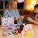 thumbnail image 4 of Kit Completo de Crochet para Principiantes y Adultos con 59 Piezas que incluye Hilo, Ganchos Ergonómicos, Agujas de Encaje, Accesorios y Bolsa de Almacenamiento, 4 of 5