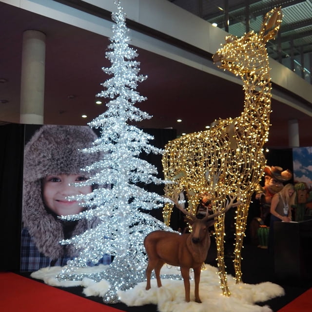 Luz con motivo de Navidad, precio de fábrica, luces LED de resina, nueva decoración gigante para exteriores, árbol de Navidad con luz LED