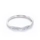 thumbnail image 4 of JeenMata Alianza de Boda de Media Eternidad con Pavé de Moissanita con Piedra Natal de Abril de 0,25 Quilates y Forma Redonda en Oro Blanco de 18 K sobre Plata, 4 of 6