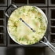 thumbnail image 4 of Sartén KitchenAid de acero inoxidable cepillado de 4,5 L con tapa, 4 of 8