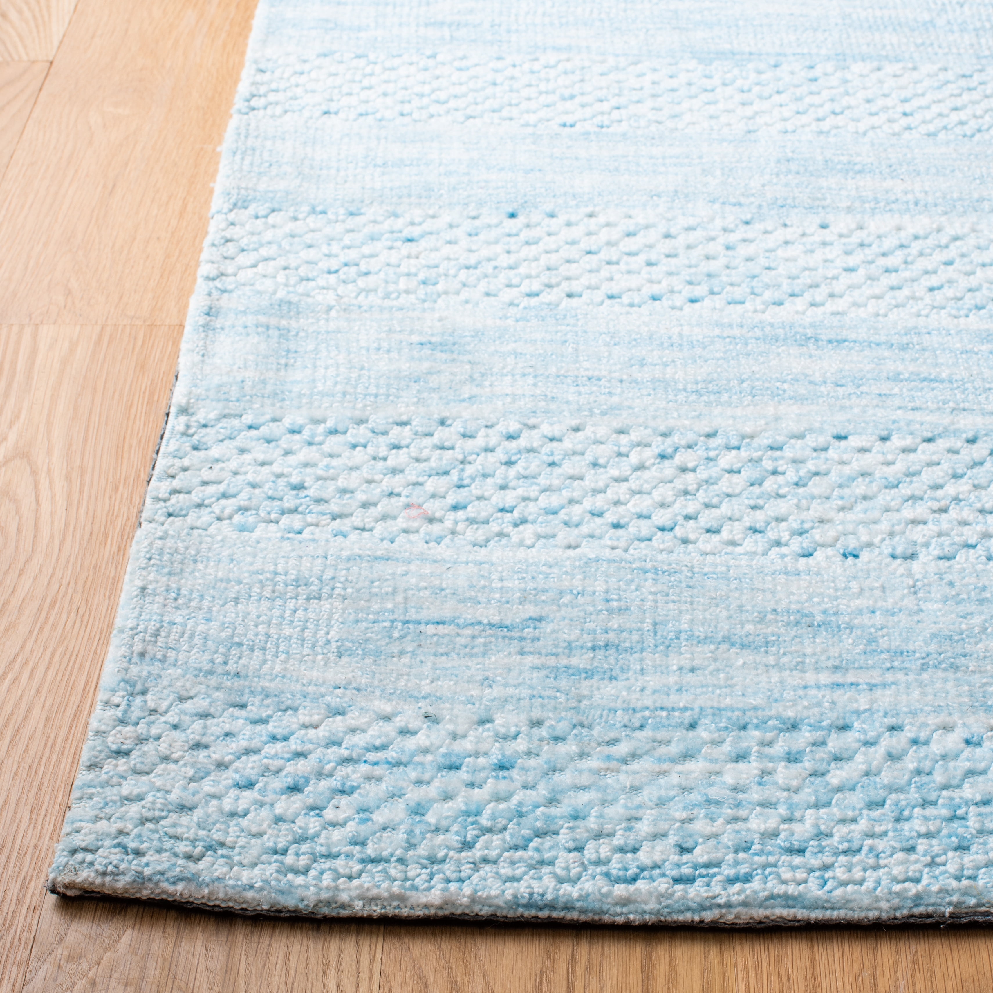 SAFAVIEH Classic Vintage Brad Distressed Area Rug, Light Blue, 6' x 6' Square