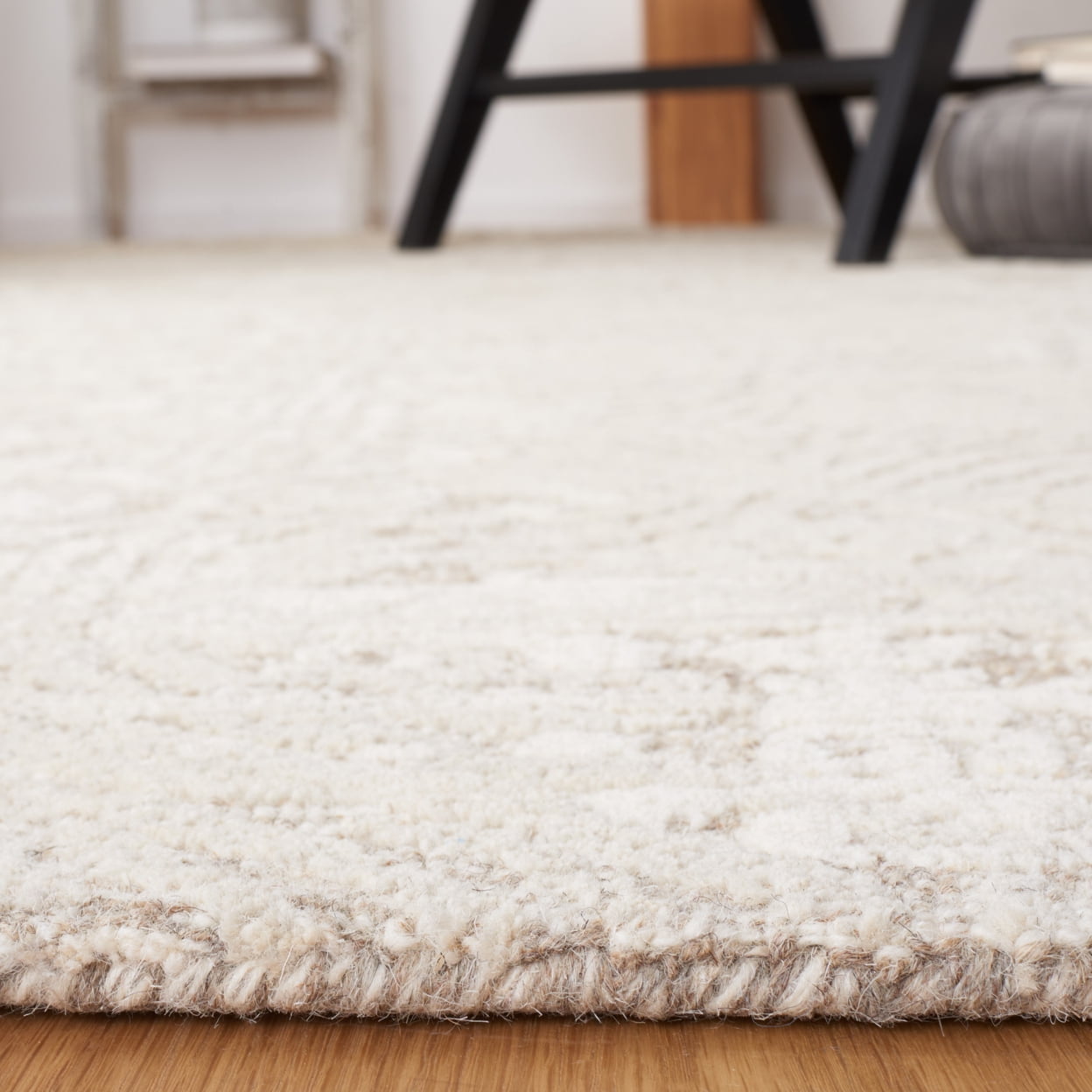 SAFAVIEH Metro Saranna Medallion Area Rug, Natural/Ivory, 4' x 6'
