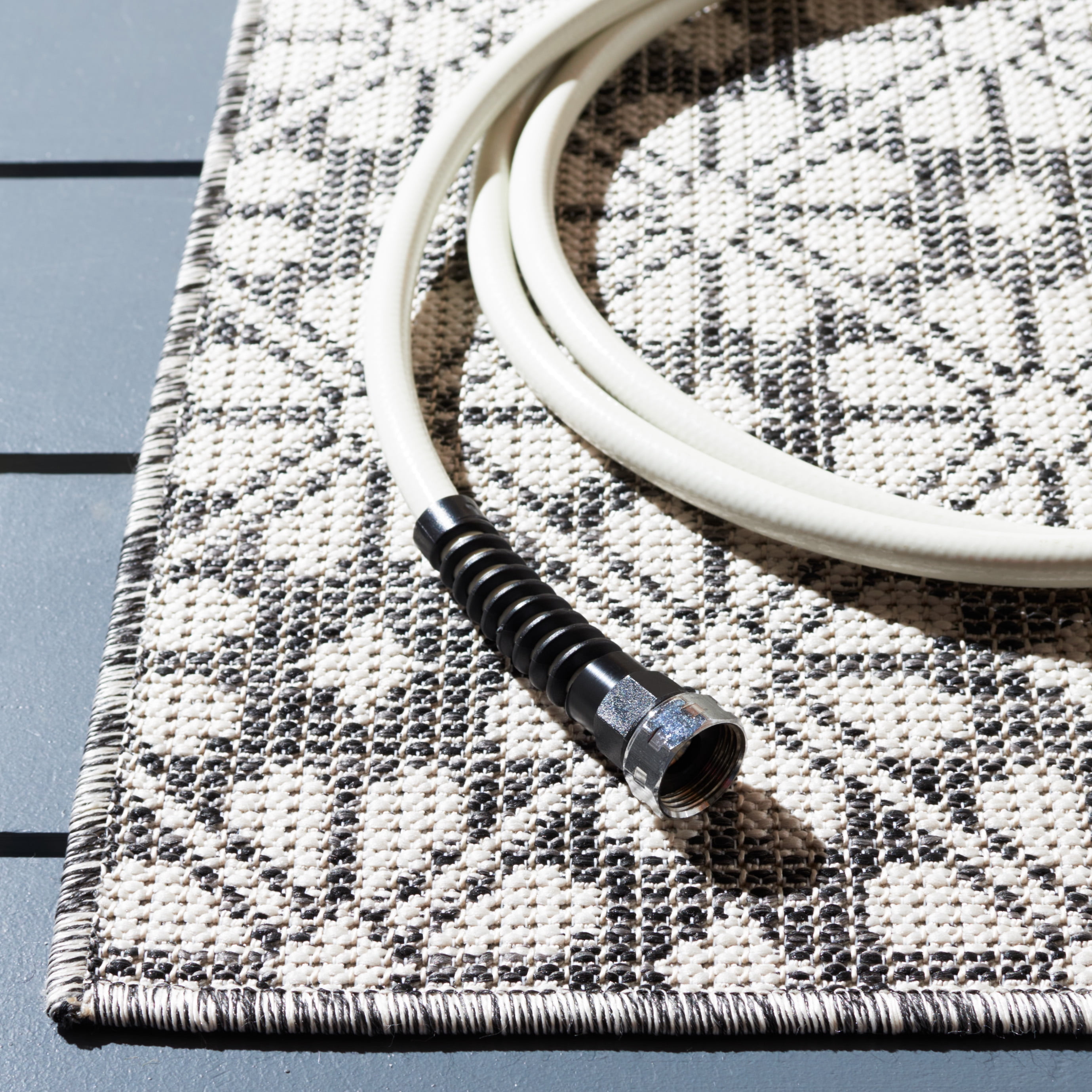 SAFAVIEH Martha Stewart Hampton Caroline Diamond Area Rug, Black, 6'5" x 6'5" Square