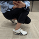 thumbnail image 2 of Zapatos casuales de cuero México 66 para hombre y zapatillas deportivas para mujer, Beige/Negro/Dorado, 2 of 7