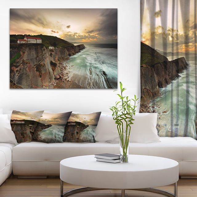 Impression sur Toile Photo de Bord de Mer Frappant une Colline Rocheuse - Océan