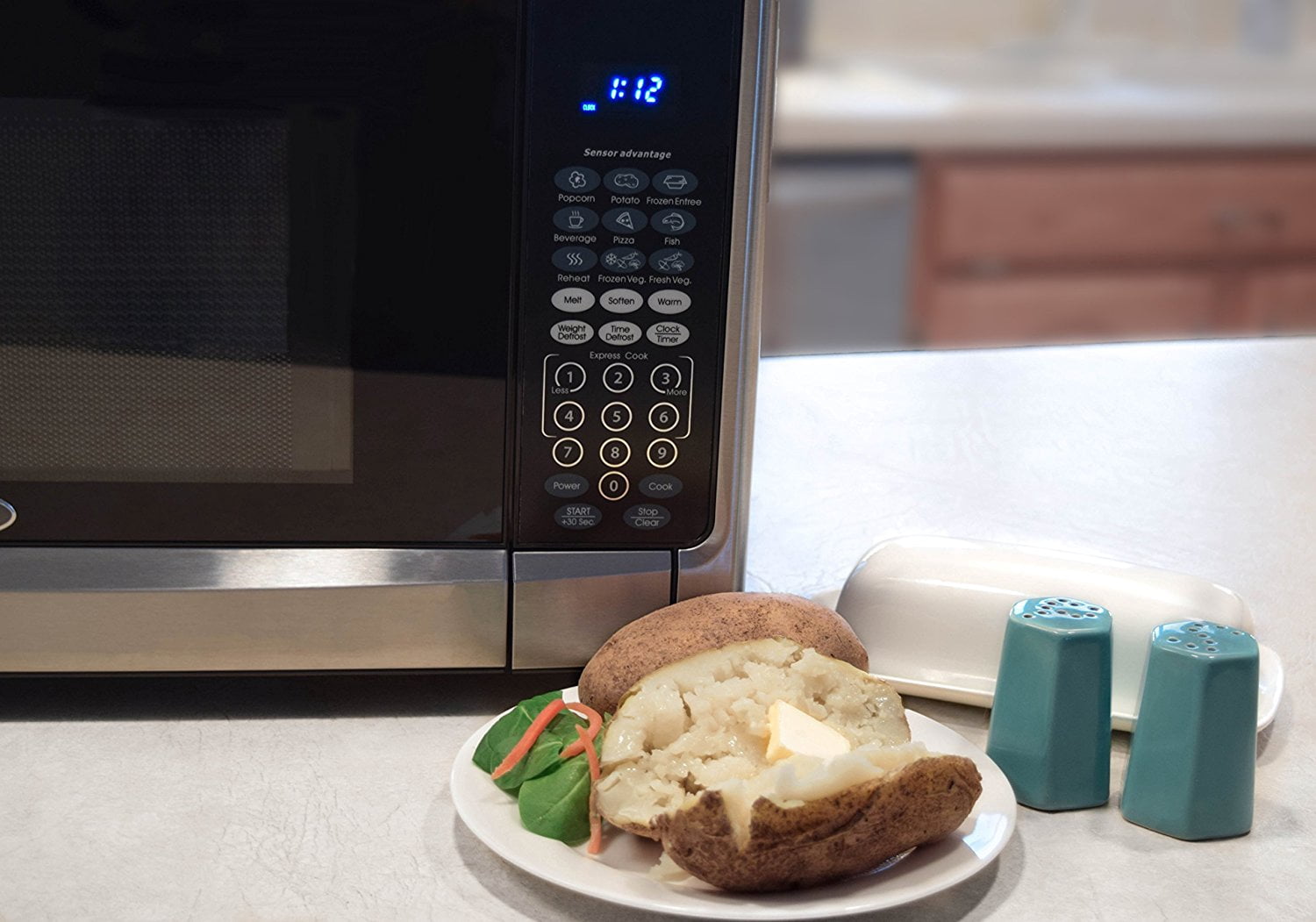 Oster OGYZ1604VS 1.6 Cubic Foot 1100 Watt Microwave Oven with Inverter and Senso