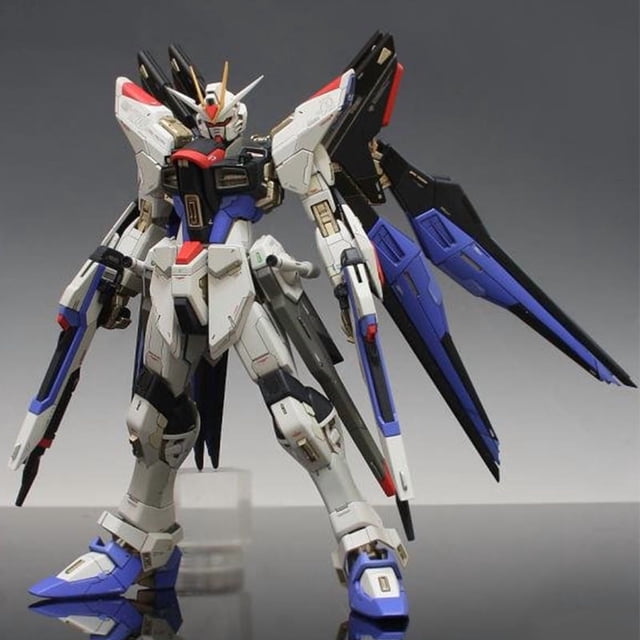 Gundam model Hobby Strike Freedom Gundam Seed Destiny Mobile Suit Model Kit (1/100 Scale)(Free Assault)Transforming Mech Handheld Assembly Large Class Robot
