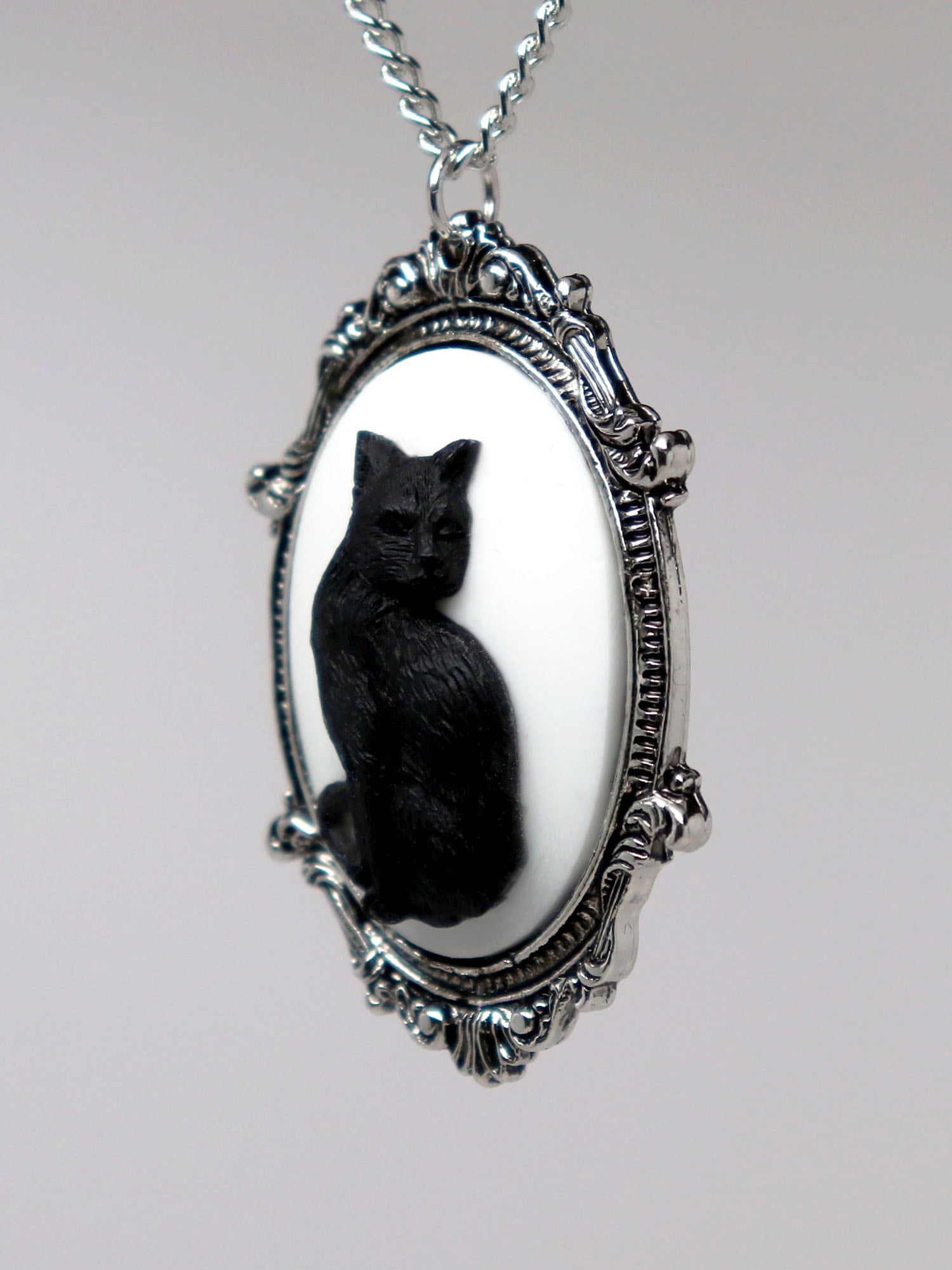 Cat cameo deals pendant