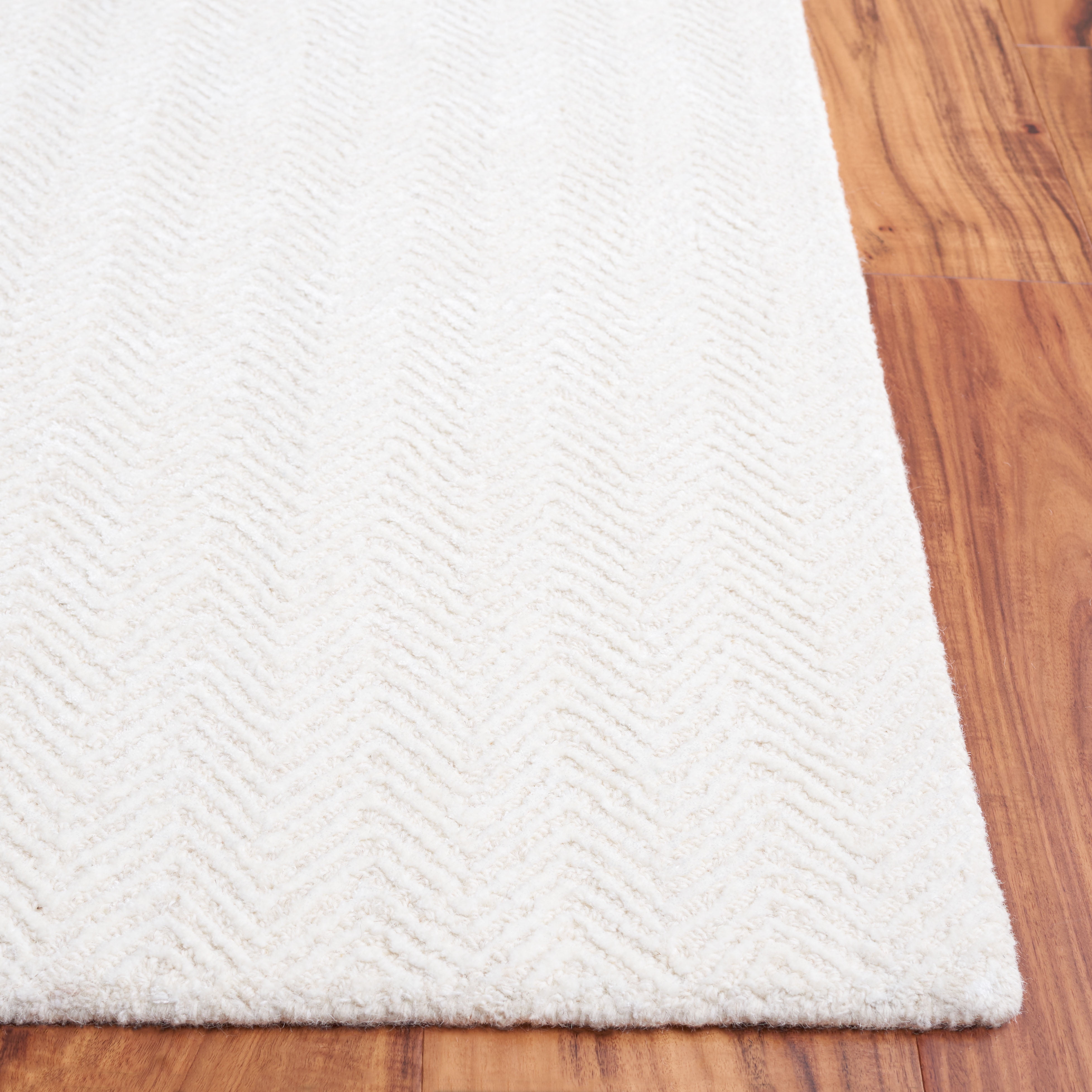 SAFAVIEH Glamour Flanagan Wavy Striped Area Rug, Ivory, 6' x 9'
