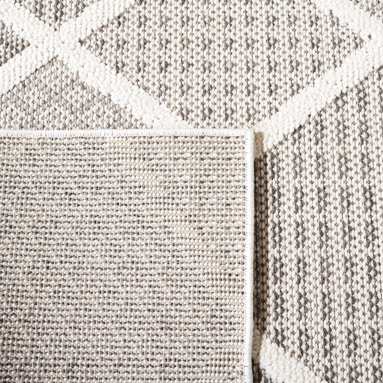 SAFAVIEH Global Mindy Diamond Area Rug, Grey/Ivory, 6'7" x 6'7" Square
