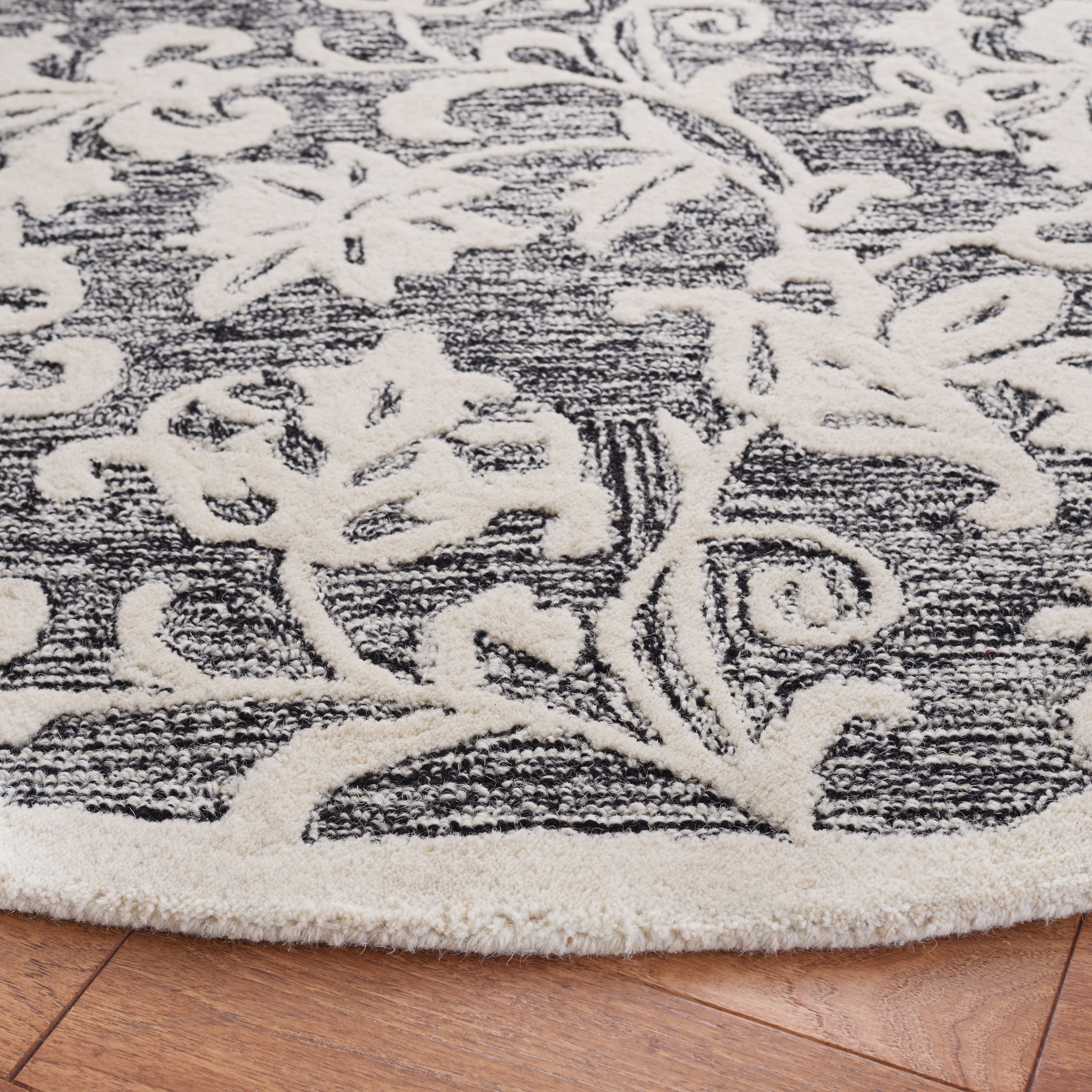 SAFAVIEH Martha Stewart Metro Floral Area Rug, Black/Ivory, 6' x 6' Round