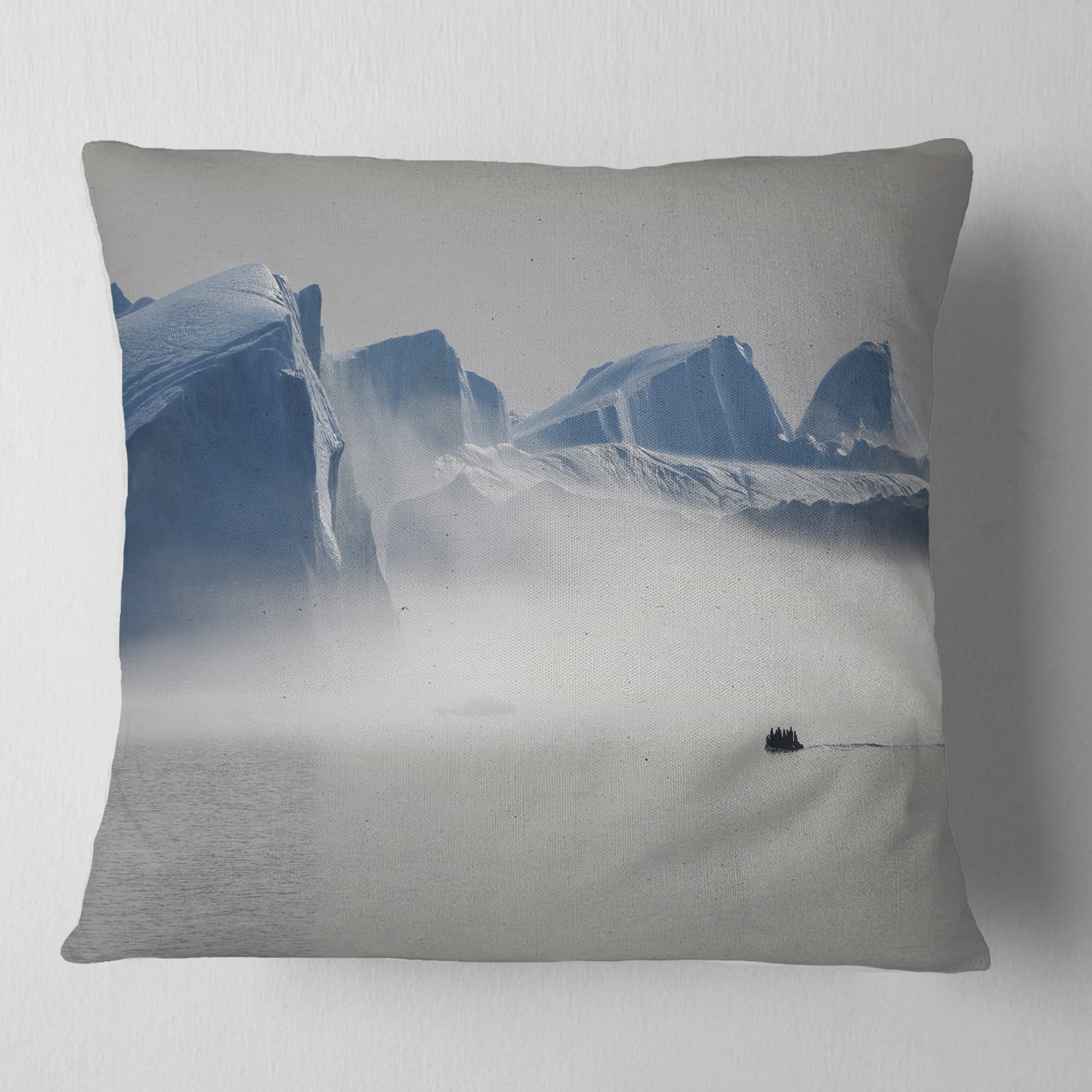 Designart Nature of Greenland - Landscape Photography Throw Pillow - 18x18