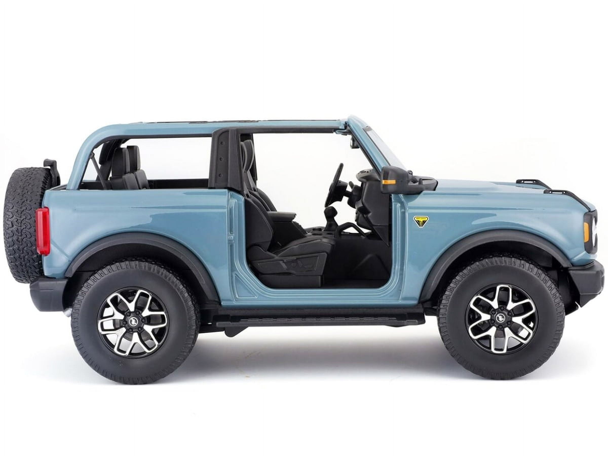 Maisto Blue Special Edition 1 by 18 Diecast Model Car for