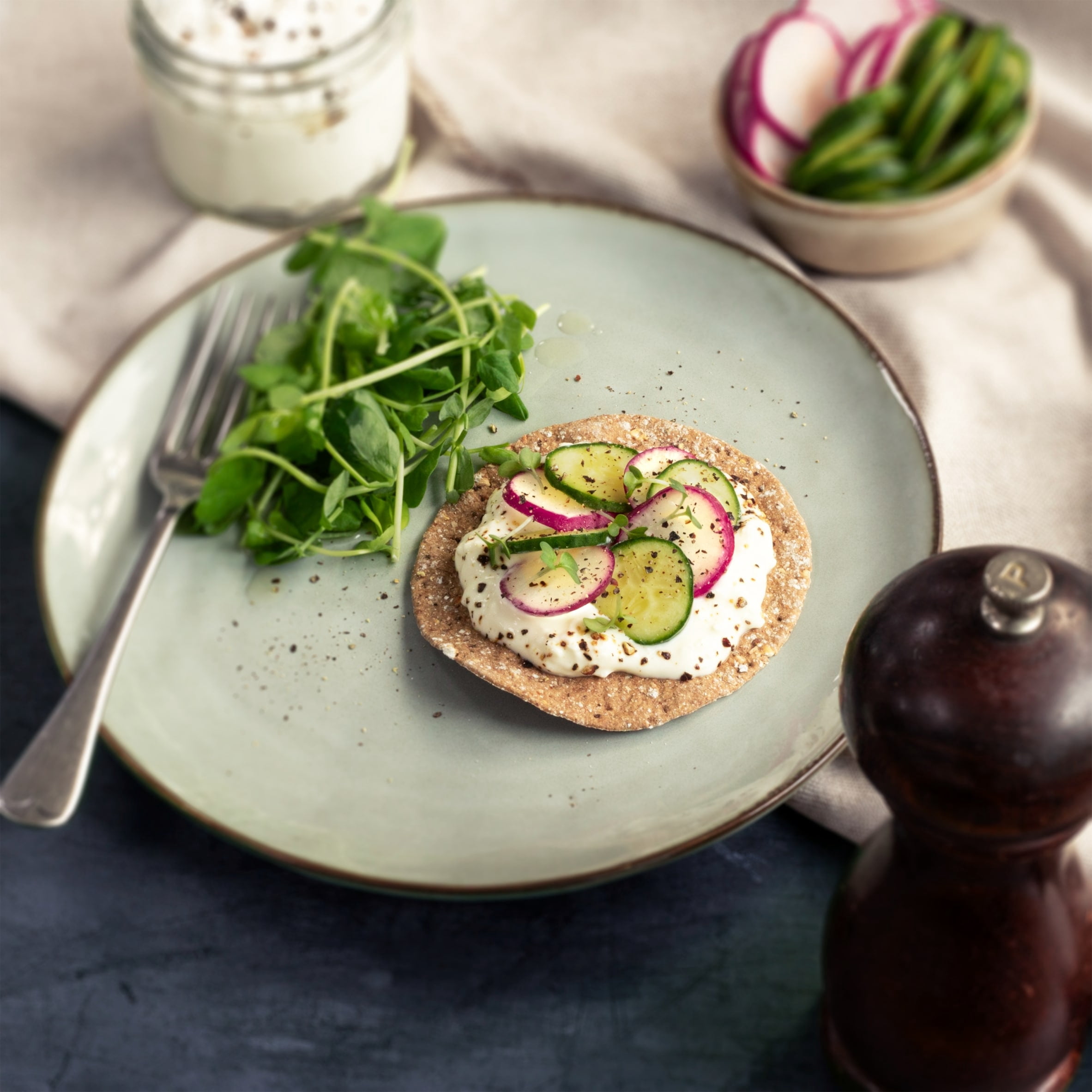 Peter's Yard Wholegrain Sourdough Crispbreads 125g, Imported from Britain