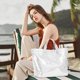 thumbnail image 1 of Bolso de PVC para mujer | Bolso de trabajo de gran capacidad con estampado de letras | Impermeable y fácil de limpiar | 33 x 14 x 30 cm, 1 of 6