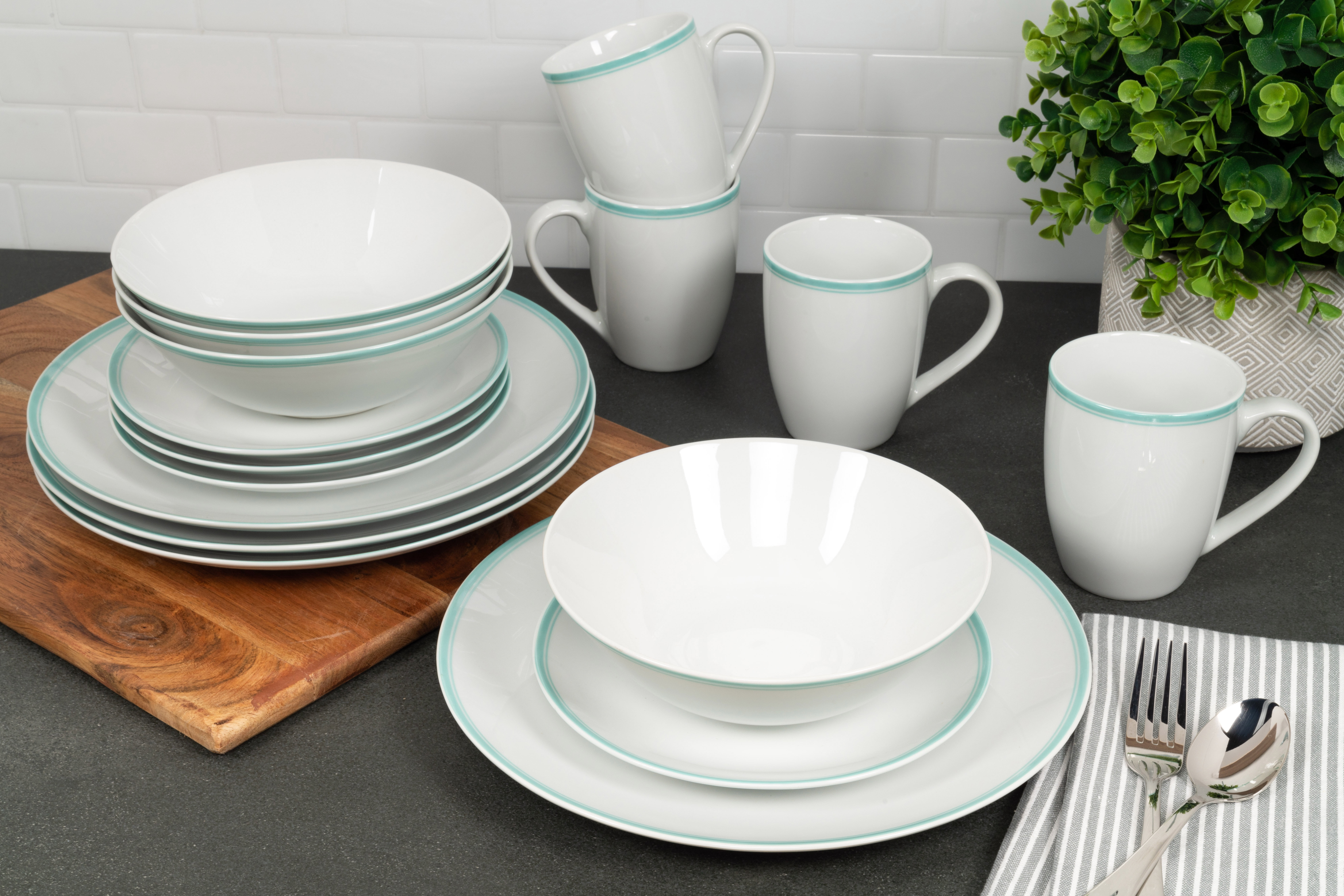 10 Strawberry Street Simply Coupe 16-Piece Ceramic Dinnerware Set, Seafoam Green