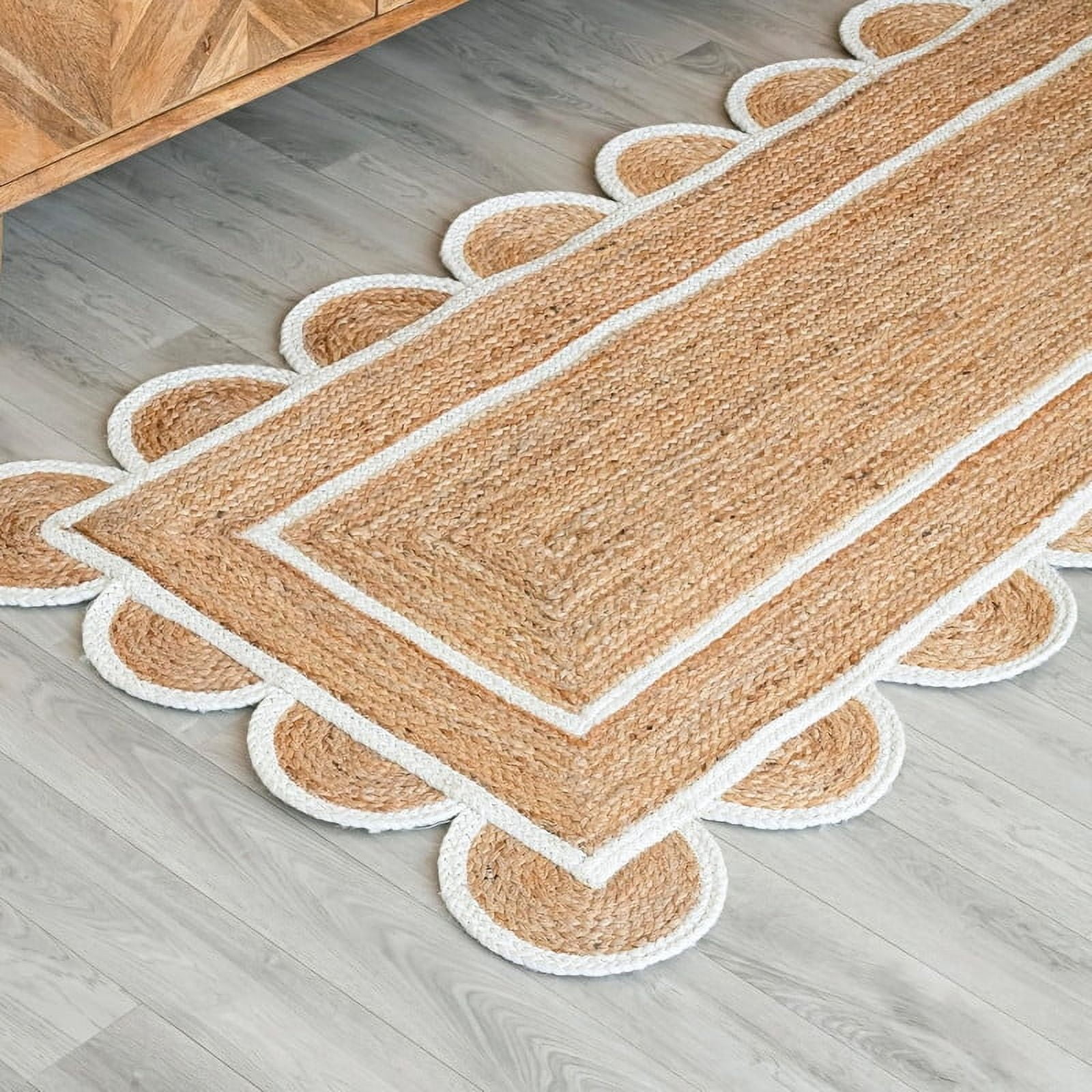 QUINCH Natural Jute Hand Braided Scalloped Area Rug
