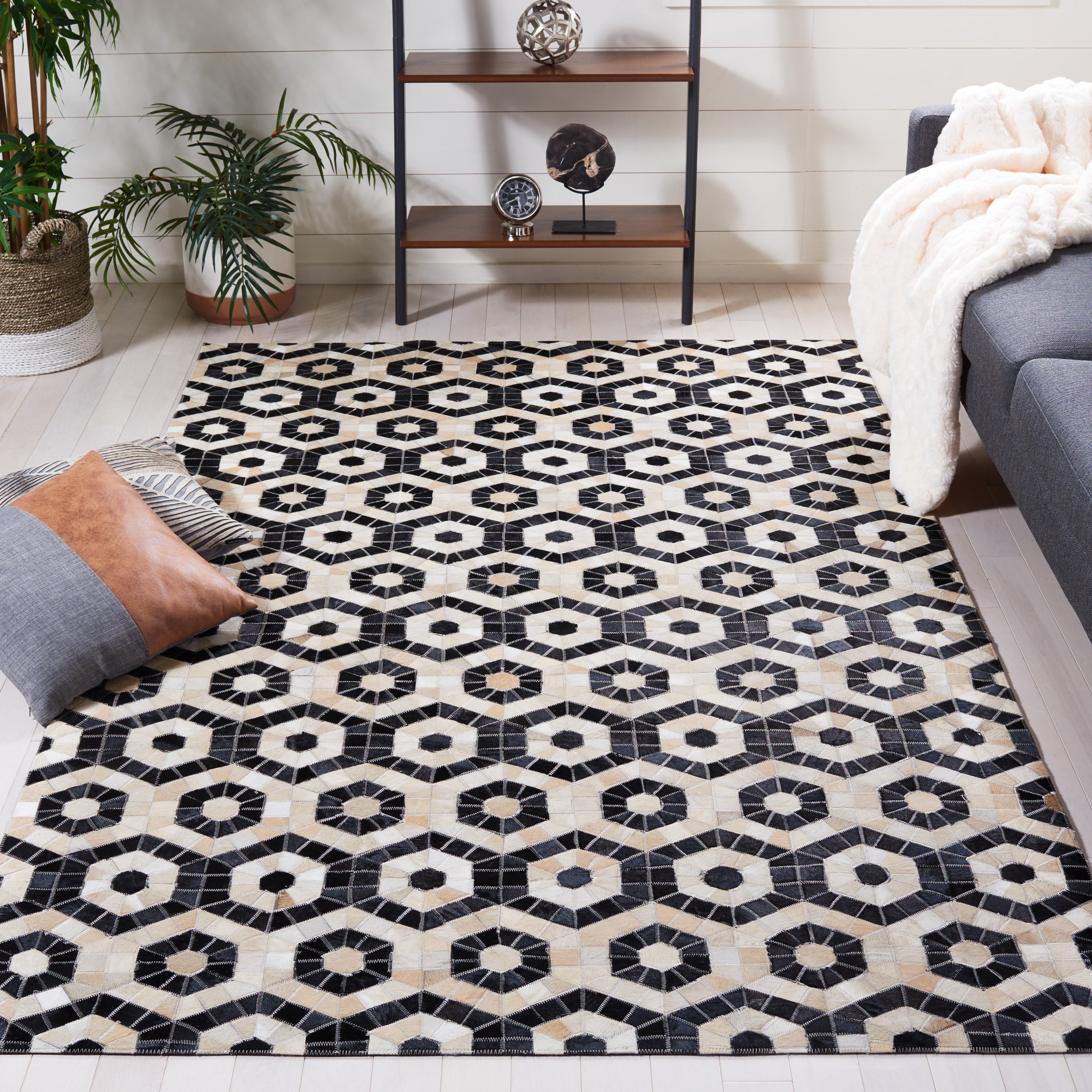 SAFAVIEH Studio Leather Mellony Geometric Area Rug, Black/Beige, 4' x 6'
