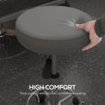 thumbnail image 4 of Tabouret de Salon Gris Réglable - Chaise Roulante en Cuir PU pour Barbier, Beauté, Tatouage & Massage - 16,5 Pouces x 16,5 Pouces - Pivotant & Roues, 4 of 7