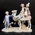 thumbnail image 1 of Famille avec une Figurine de Chameau, 1 of 2