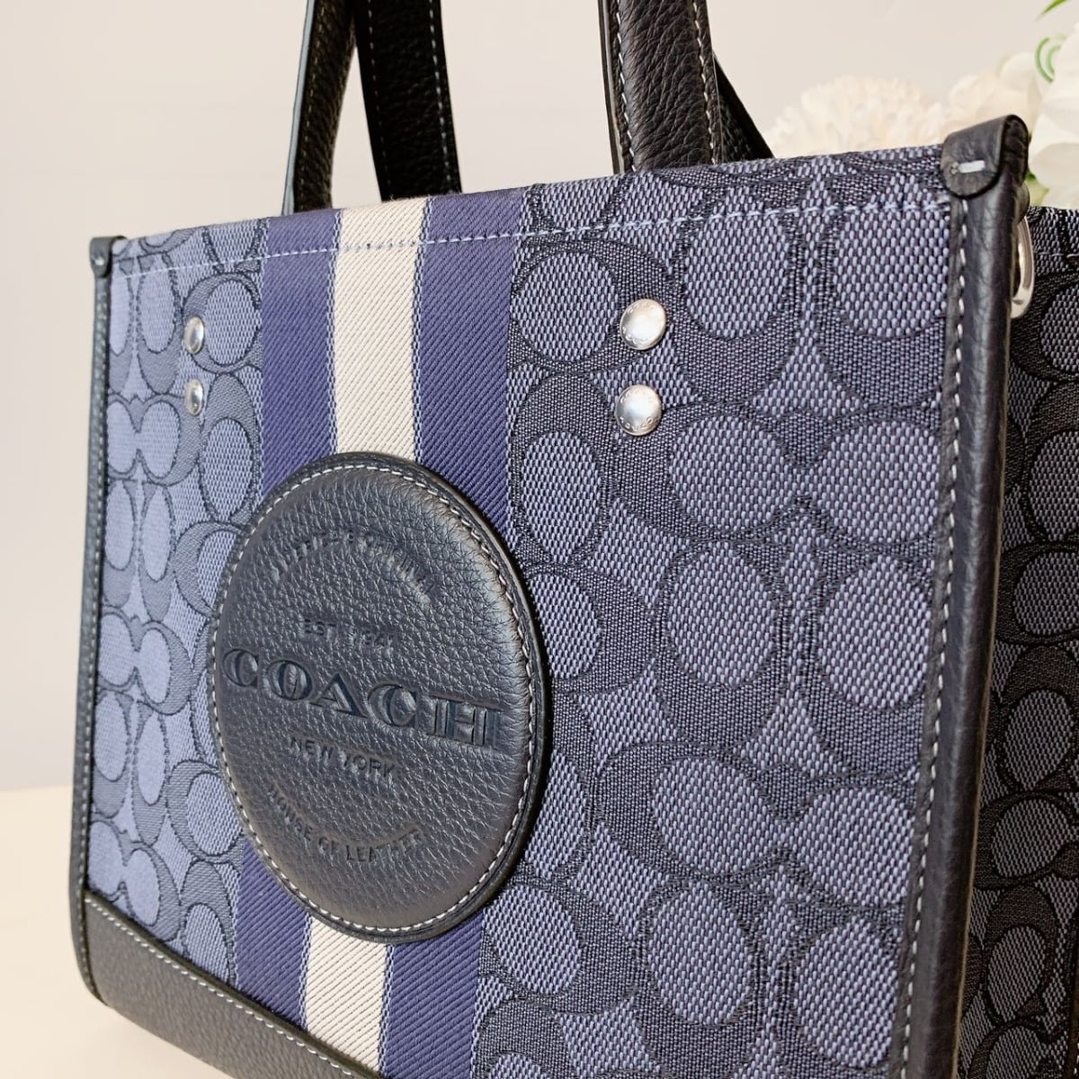 アメリカ買付★COACH Dempsey Tote 22 Denim Navy トートバック 40765a7c-87a7-46b4-a213-